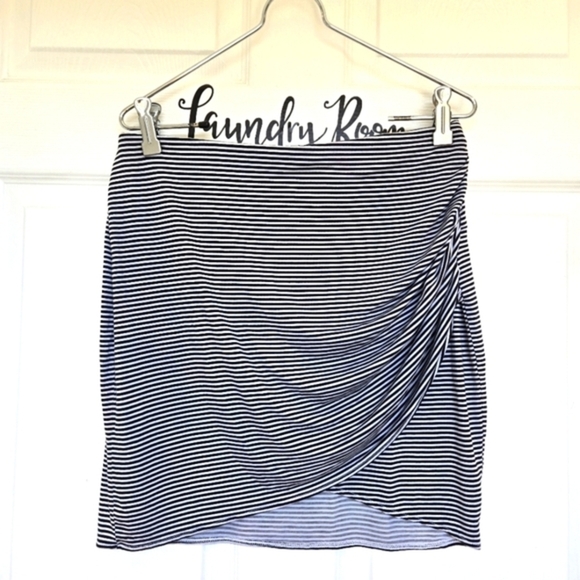 Ana‎ A New Approach Women's Striped Runched Side Stretchy A Line Mini Skirt M - Picture 1 of 9